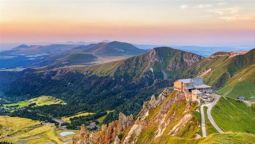Téléphérique et crêtes du Puy de Sancy au Mont-Dore