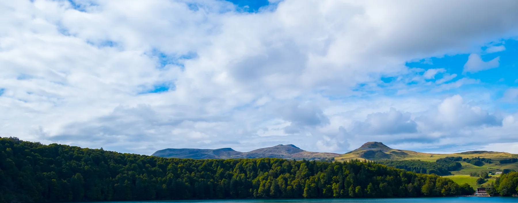 Lac Pavin au cœur des paysages volcaniques du Sancy