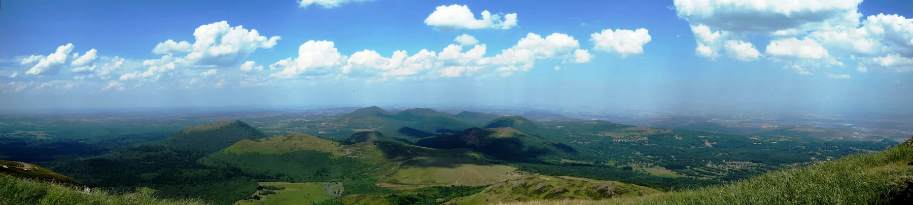 Panorama sur la Chaîne des Puys et le massif du Sancy